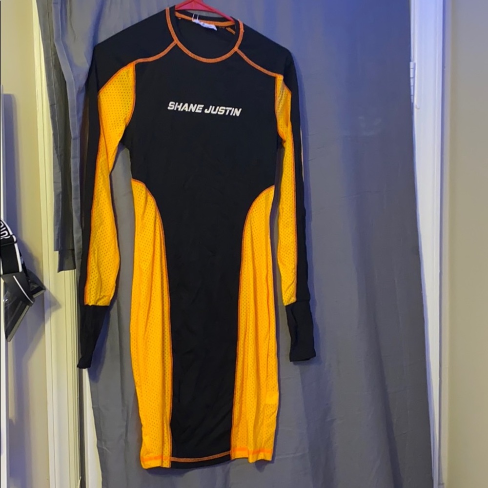 BRAND NEW NEVER WORN SHANE JUSTIN DRESS.